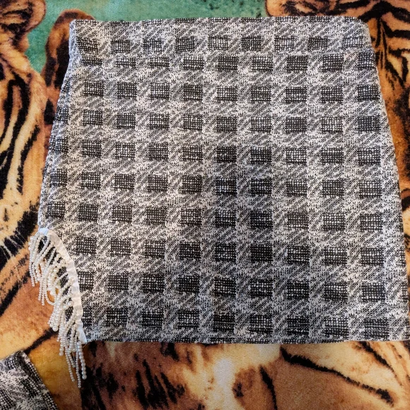 Brands New Elegant Black and White Checkered Blazer And Skirt - Picture 3 of 3